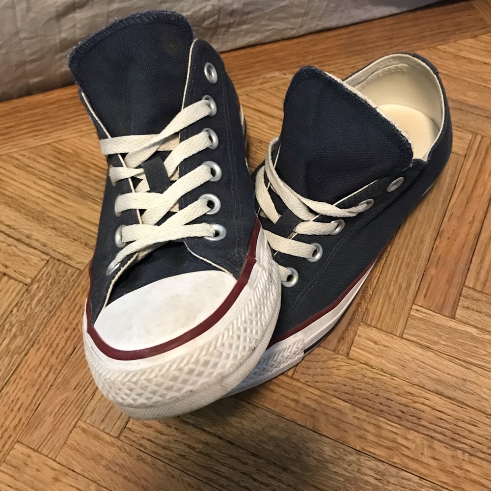 Navy converse. Fun patriotic feel. Size 8